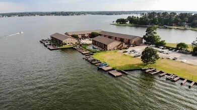 Building Photo - 801 River Rd