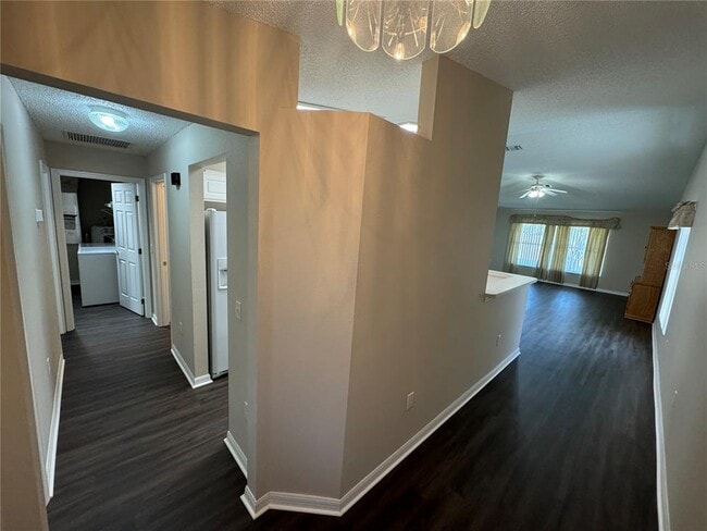 Building Photo - 545 Golfview Ct