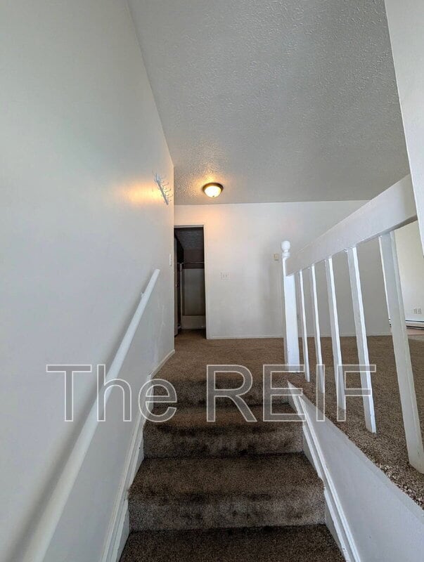 Building Photo - 719 Peachtree Pl