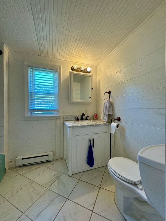 Building Photo - Quaint Country Cottage On Large Lot Near Downtown Blacksburg