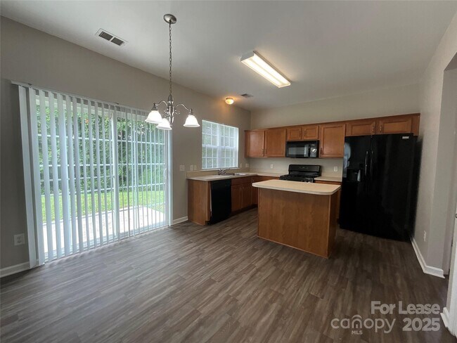 Building Photo - 2111 Arbor Vista Dr