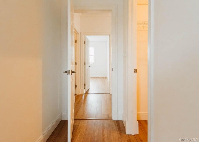 Building Photo - 43 Oakwood Ln