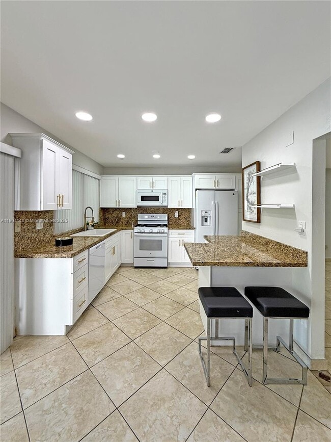 Building Photo - 6936 Holly Rd