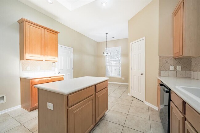 Building Photo - 15810 Cypress Hall Dr