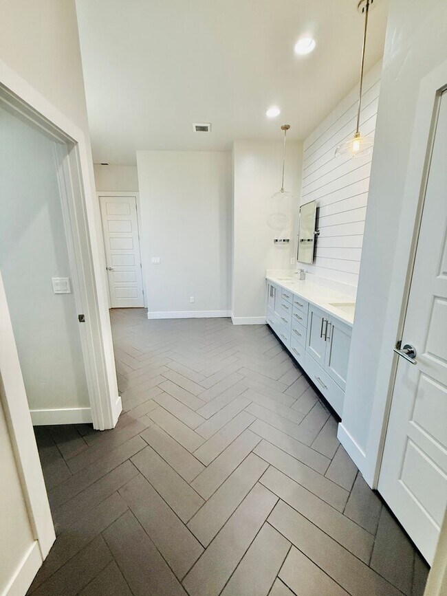 Building Photo - Modern Farmhouse in Cartwright Ranch