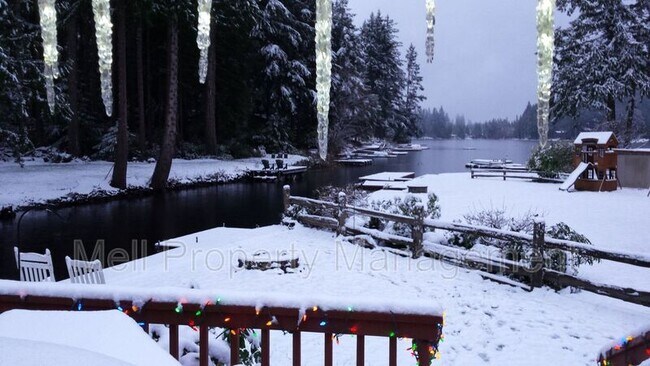 Building Photo - 2370 E Phillips Lake Loop Rd