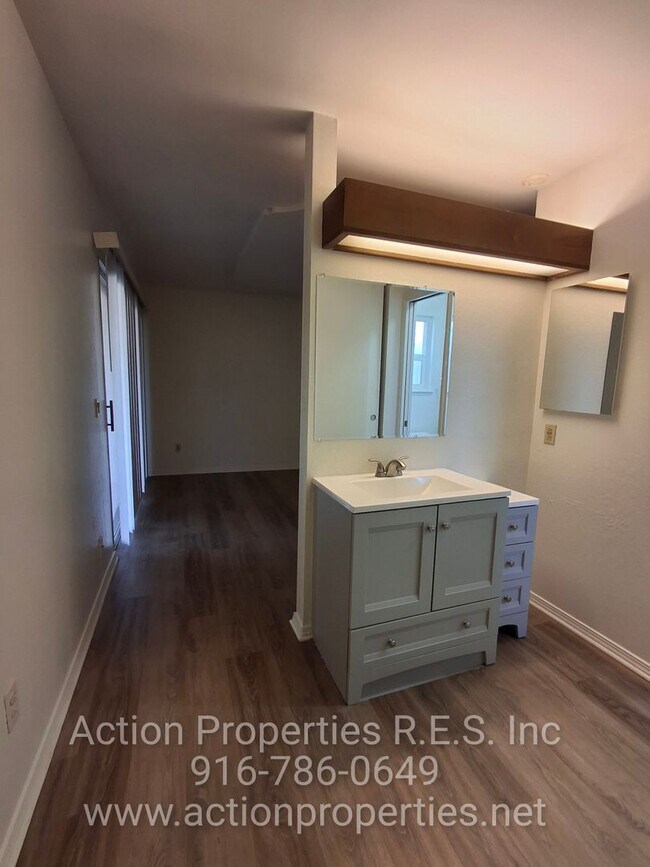 Building Photo - Antelope R.V. Parking, Single Story: Large Yard: RV Parking: 3 Bed, 2 Bath - Foothill Farms/Antelope