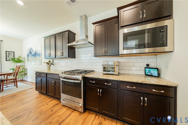 Building Photo - 18401 Palisades Ct