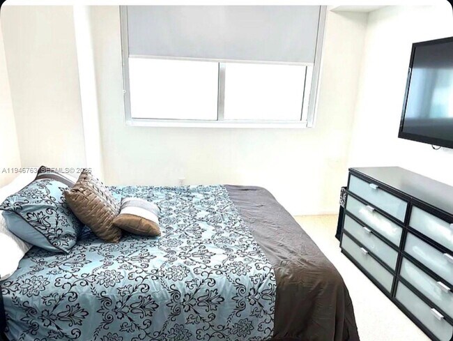 Building Photo - 253 NE 2nd St