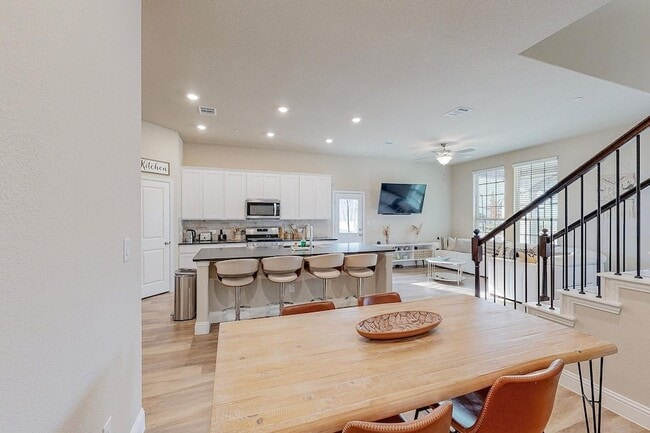 Building Photo - 7524 Redondo Dr