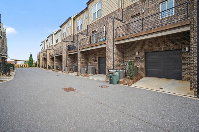 Building Photo - 2712 Grand Union Way