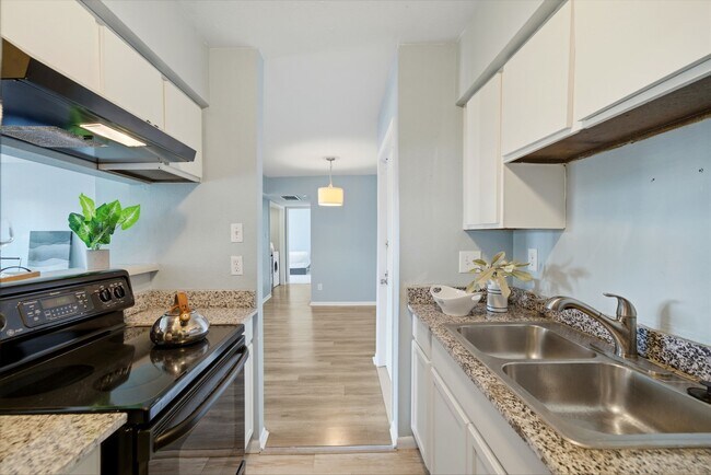 Building Photo - 8523 Hearth Dr