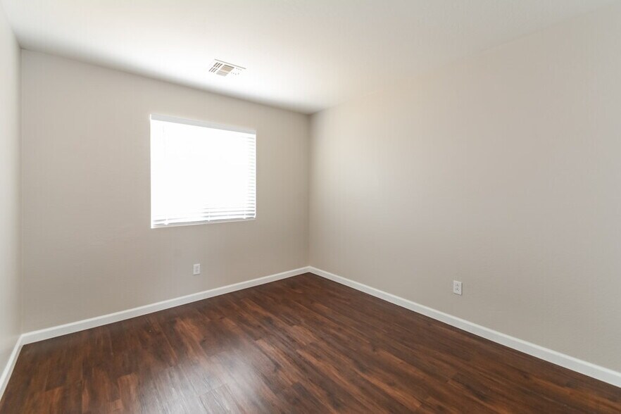 Building Photo - 5564 S 240th Dr