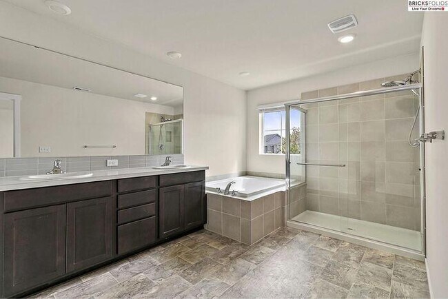 Building Photo - Your Ideal Home in Puyallup Awaits – Peaceful, Modern, Perfectly Located.