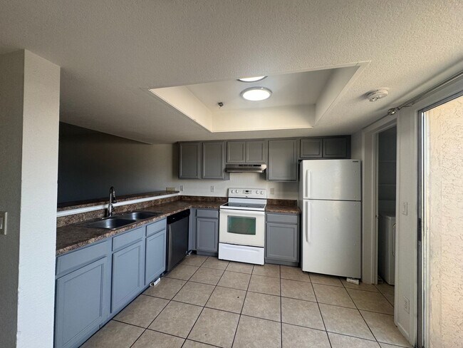 Building Photo - 4828 W Orangewood Ave