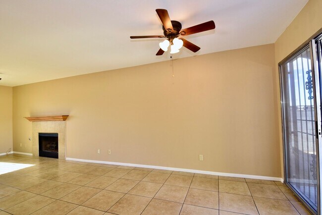 Building Photo - Spacious 2 Bedroom, 2 Bath Single-Story Home