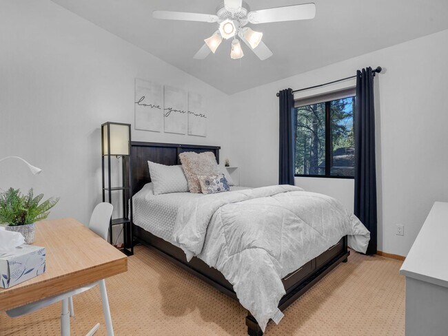 Building Photo - Cozy Furnished Country Club Home