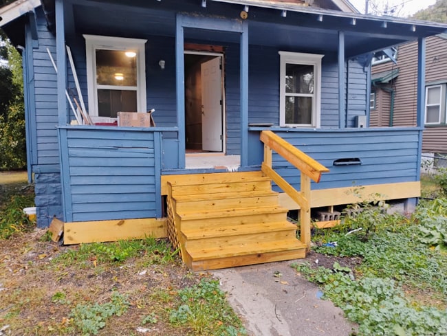 Building Photo - 1414 Maple Ave