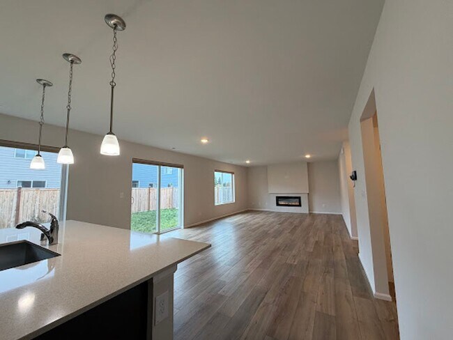 Building Photo - A Perfect Blend of New & Timeless – 4BR, 3...