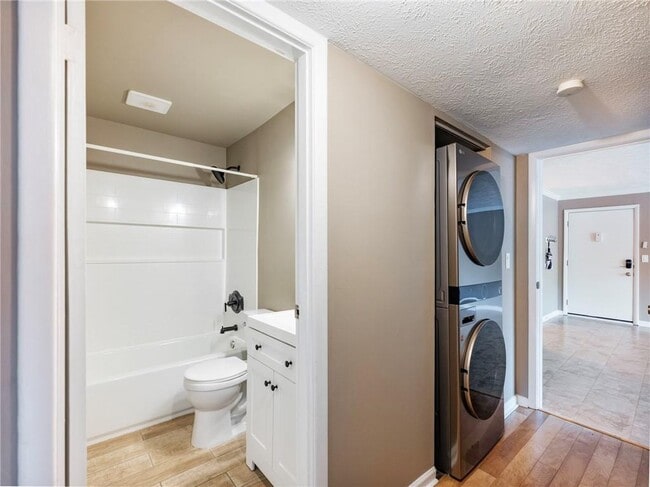 Building Photo - 115 Biscayne Dr NW