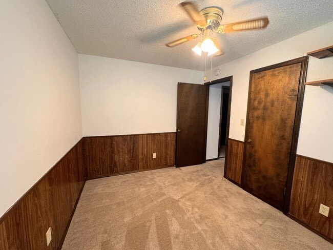 Building Photo - 3 bed 1 bath, Small Town Living!
