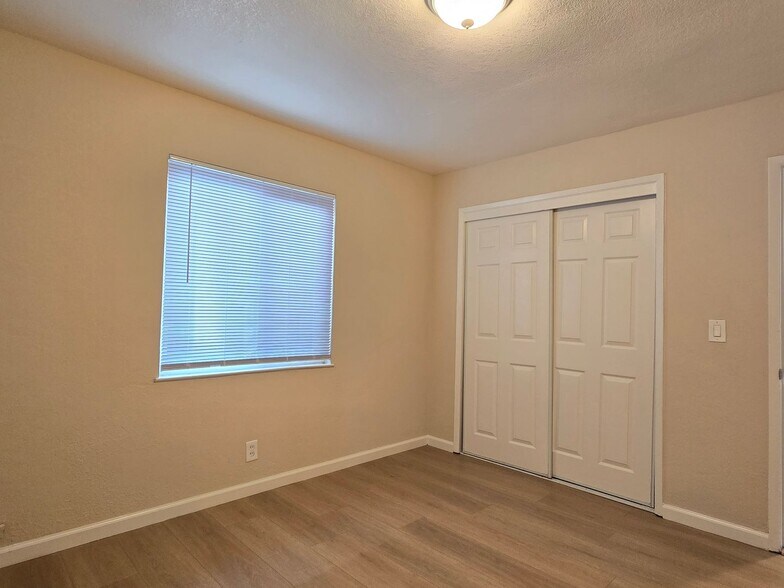 Building Photo - 515 E William St