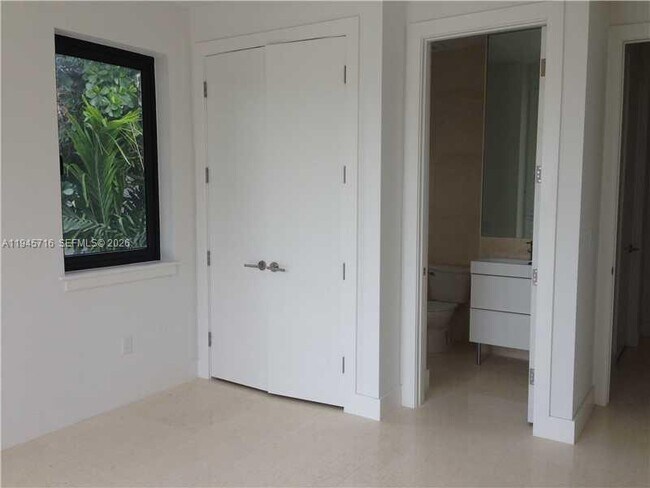 Building Photo - 474 Fernwood Rd