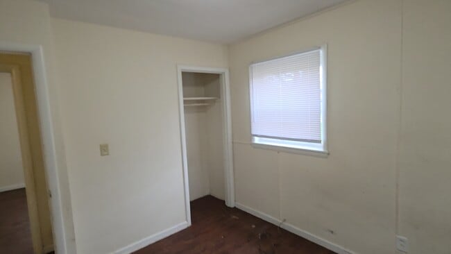 Building Photo - 316 E Lynda Dr