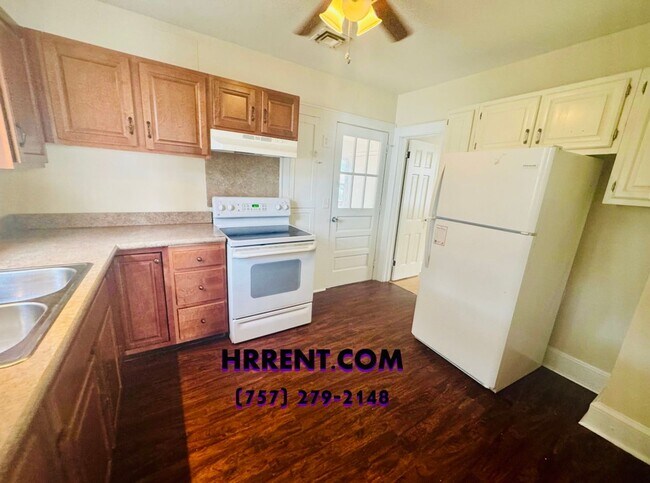 Building Photo - COMING SOON......Lovely 3 Bedroom 2 Bath S...