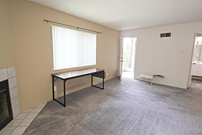 Building Photo - 7575 Charmant Dr