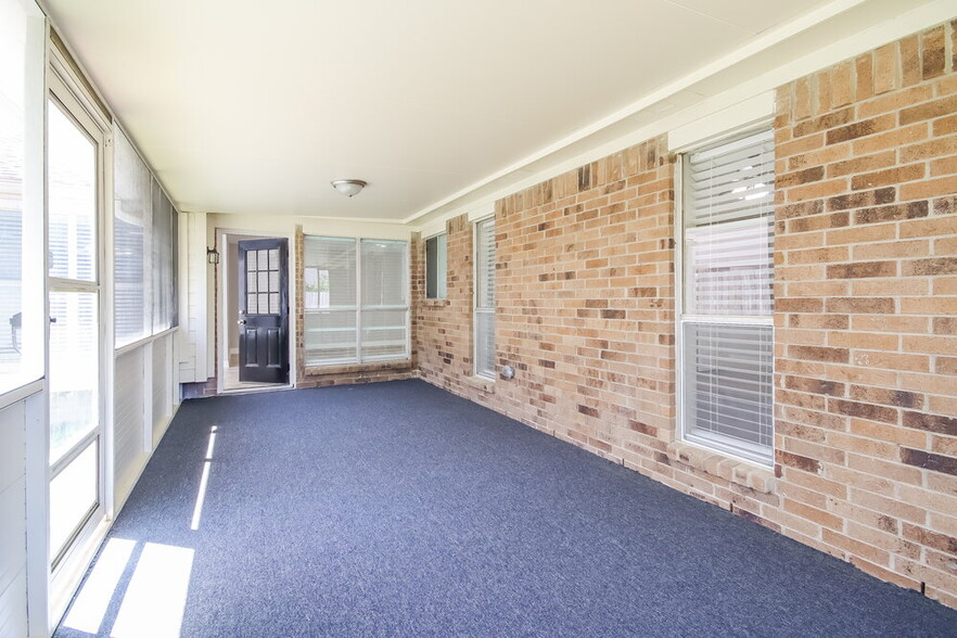 Building Photo - 1235 Park Ln