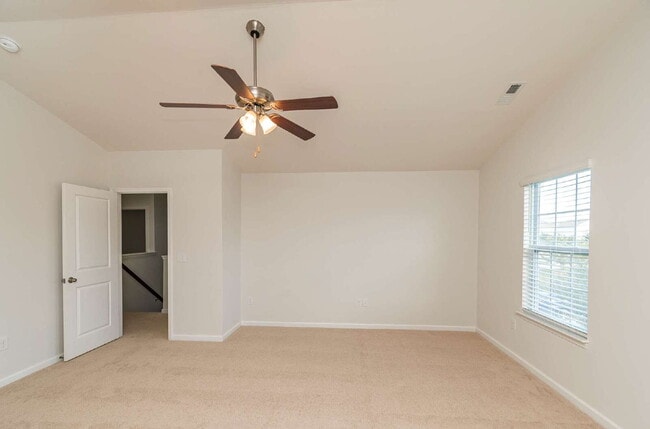 Building Photo - Stunning 4-Bed Home in Wendell with Granit...