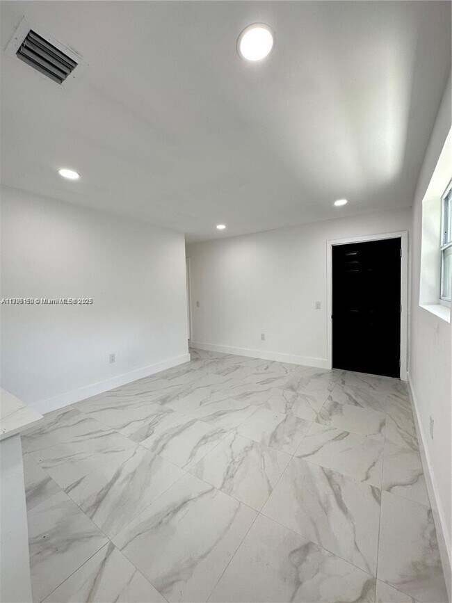 Building Photo - 1453 NW 34th St