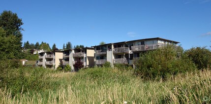 Building Photo - Bay Breeze