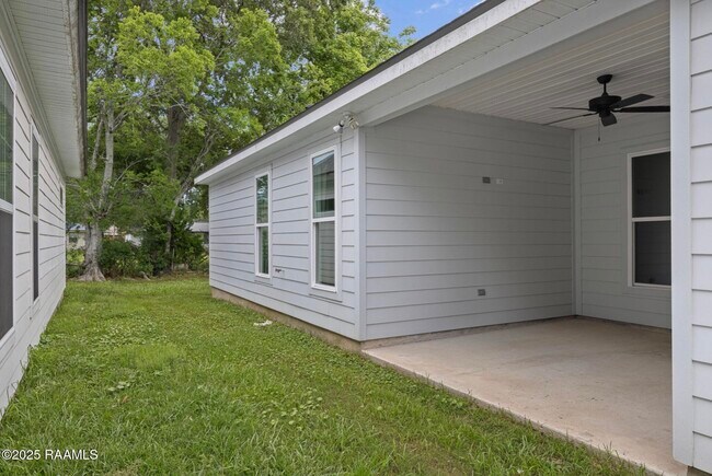Building Photo - 211 Alpine Dr