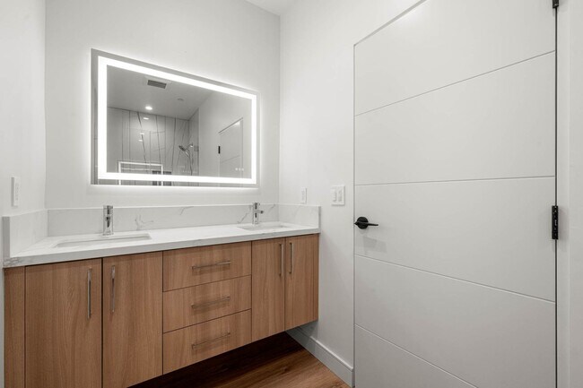 Building Photo - 1920 S Sherbourne Dr