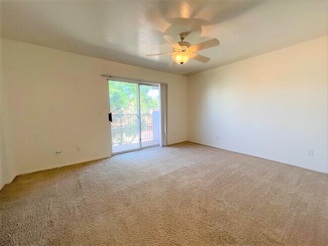 Building Photo - Two bdrm Townhome for RENT in Paradise Val...