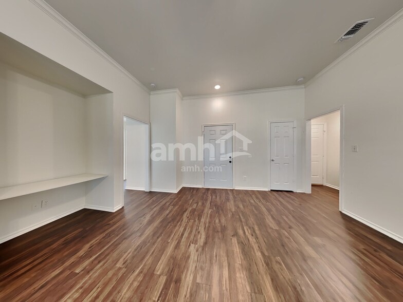 Building Photo - 129 N Point Dr