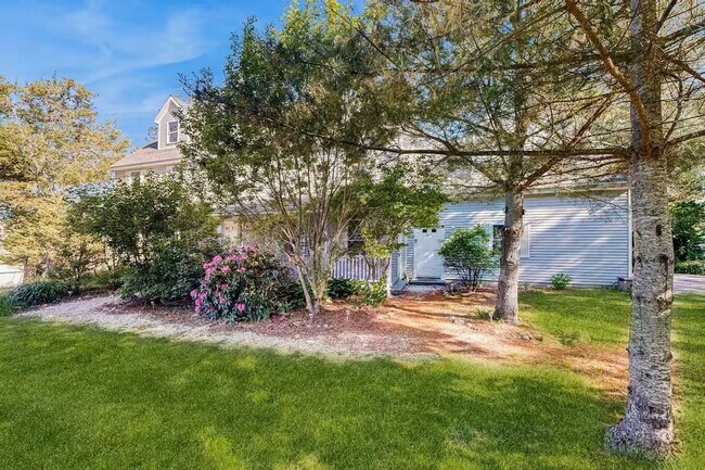 Building Photo - Large 5Br 3 1/2Ba Modern Home in Falmouth ...