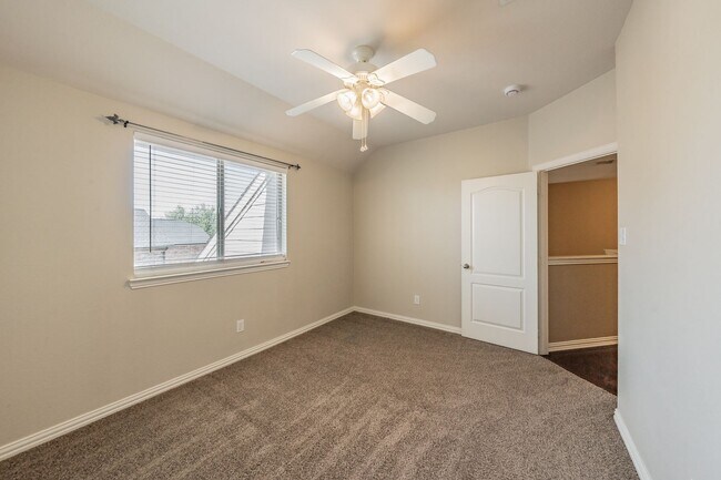 Building Photo - 3504 Oliver Dr