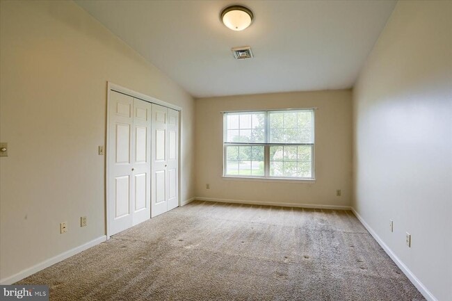 Building Photo - 5 Eastwick Ct