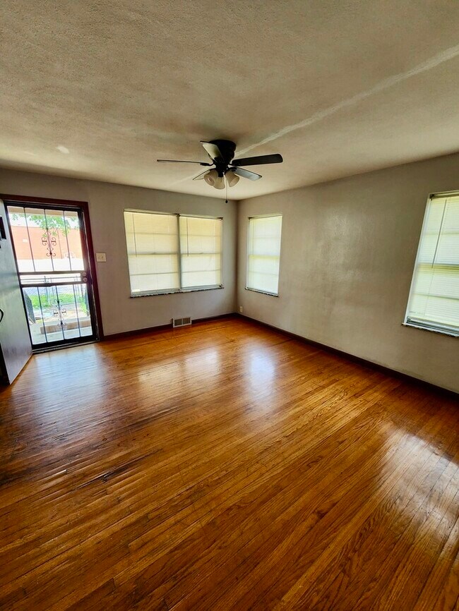 Building Photo - Duplex