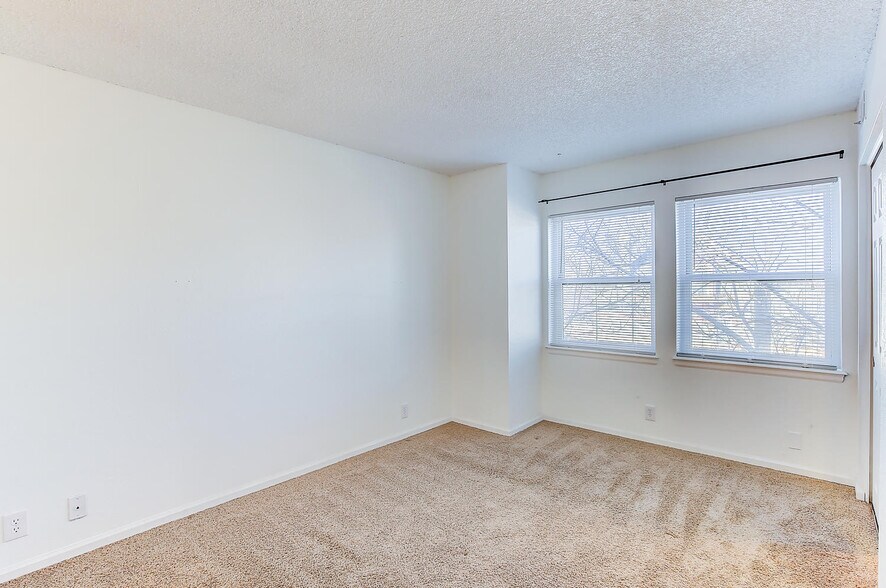 Building Photo - 2 Acoma St