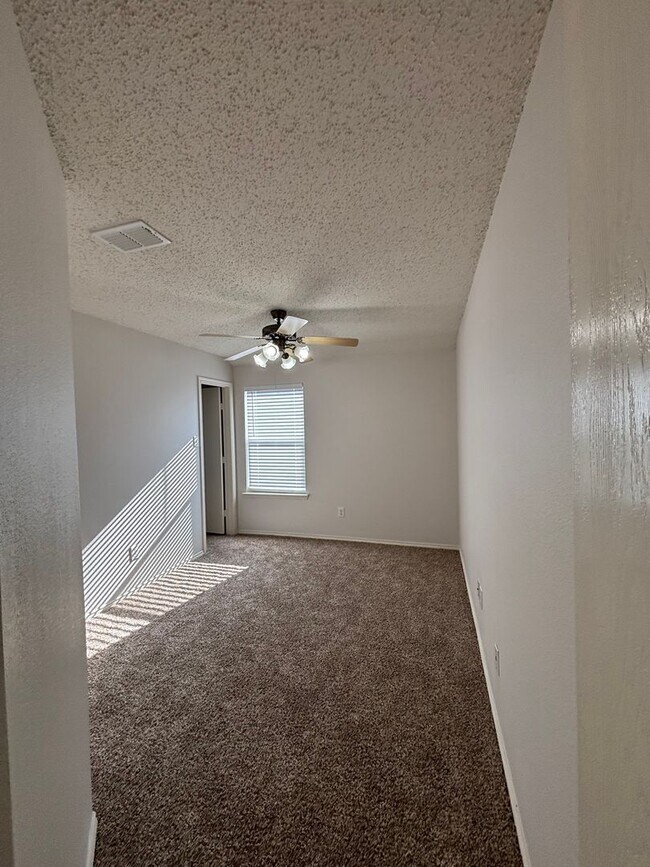 Building Photo - 813 Sage Cir