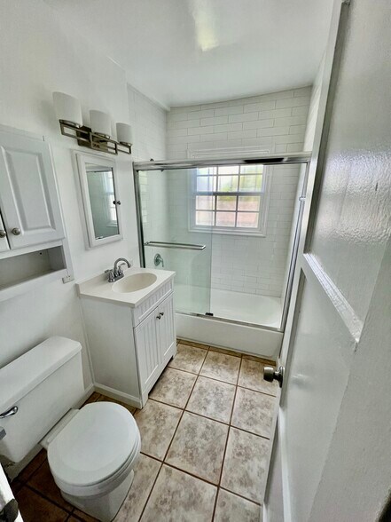 Building Photo - 1809 S Orange Dr