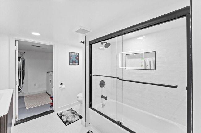 Building Photo - 76 Condict St