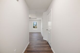 Building Photo - BRAND NEW 3 BEDROOM HOME - BOLIVAR, MO