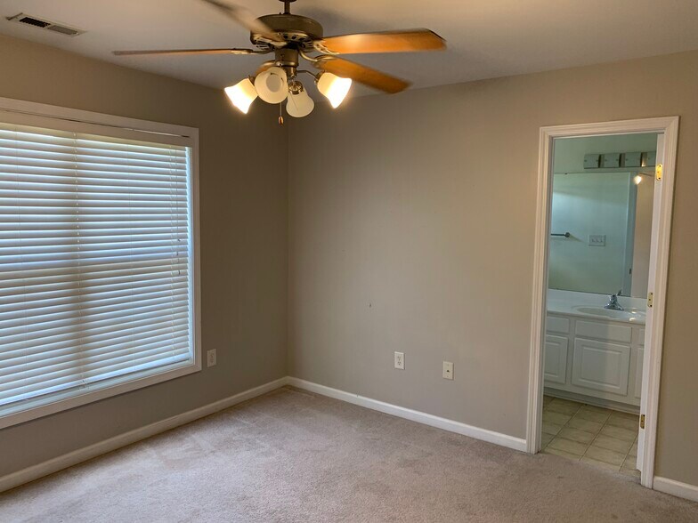 Building Photo - 107 Forest Ridge Rd