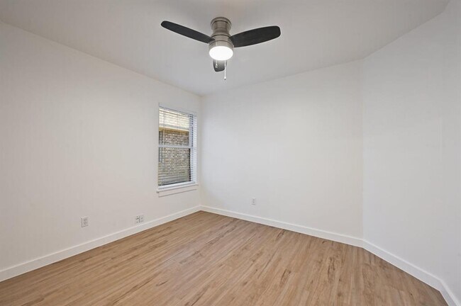 Building Photo - 2738 Winding Brook Dr
