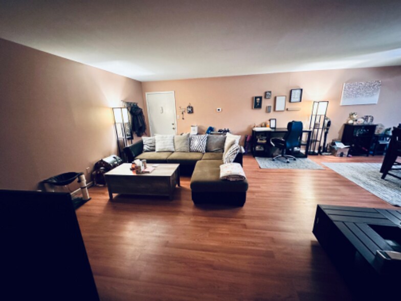 Building Photo - 2916 State Hill Rd